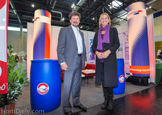 Iris Williams from Brenntag in conversation with a distributor.