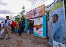 Entrance to De Ruiter / Seminis medium tech greenhouse