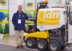 Angel Barranco from Idm. Recently updated the spraying cart with hydrolic extendable spraying booms.