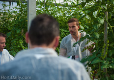 Syngenta's Frank van Antwerpen discussing the latest developments with leading Dutch growers.