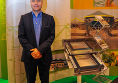 Steven Deforche. Deforche is a specialist in special, difficult greenhouse designs and constructions.