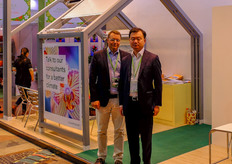 Hans Andersson of Svensson together with his Chinese colleague.