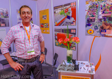 Asia is becoming an important market for automation. Since last year, Gerard Baggermans of BTM Glasshouse Logistics is doing business in Asia. Together with Luuk Runia's Asian Greenhouse Solutions they installed numerous flowers processing lines in Malaysia last year.