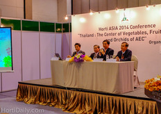 Mr Jade Meyanyieam during one of the seminars. Meyanyieam is the president of the Thai Orchid Exporter Association. Next to this he also has a 40 hectare orchid nursery in the Ratchaburi Province.