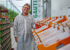 Yvo Lens with the new G327. Working on mildew resistance and high productions, without forgetting taste; a happy smiling Yvo!