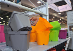 Trendy colors at the TEKU Pöppelmann booth.