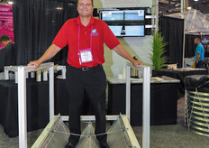 Craig Riesebosch of Westland Greenhouse Supplies is demonstrating the toughness of Novavert's HS2 screen