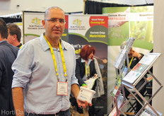 Shai Fishbein of Paskal showing the Growth Analyzing System.