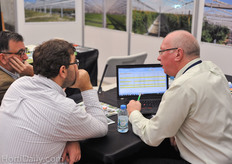 Cravo's Richard Vollebregt (on the right) in conversation with customers.