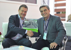 Arjen Janmaat and Haluk Atamal. Haluk has made a very nice photo album about the Turkish greenhouse sector.