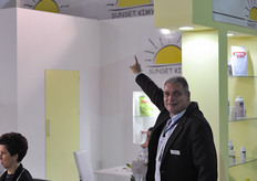 Tom Zwanenburg of Van der Waay was very proud to have the new poly greenhouse roof cleaner on display on top of the booth of Royal Brinkman.