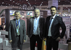 Turkish greenhouse developmetn consultant Dr. Alper Besiroglu (middle) visiting Mustafa Sert of Benimplast.