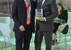 Rafael Bolinches of Projar substrates together with Juan Chamorro of Inverca Greenhouses at the booth of their Turkish partner Seratek.