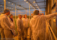 Ineke van Meggelen from GreenQ informs the group about the eb and flood floors of Erfgoed.