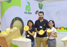 Rijk Zwaan recently opened a subsidiairy in Vietnam. In the photo Jean-Marie Rozec with his team. http://www.hortidaily.com/article/39520/Rijk-Zwaan-opens-subsidiary-in-Vietnam
