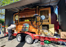 A Dutch barrel organ provided Dutch music