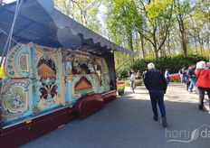 What's this weird-looking, music-producing mechanism?