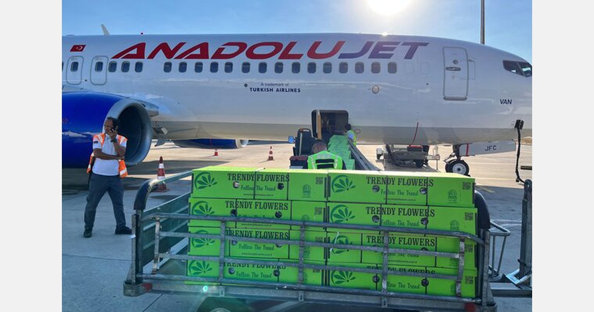 Turkish florists in rush meet soaring demand after Queen Elizabeth’s death