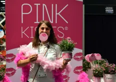 Katie Rotella taking the photo opportunity at the Selecta one booth. Pink Kisses Dianthus now has unrooted cutting supply out of Kenya so the United States will se more of these sweet plants.