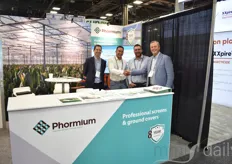 It was a busy show for the Phormium team: introducing two new screens and hosting an afterparty. All while trying to achieve new deals, of course, as illustrated in the photo. From left to right: Jérôme Labecque of Phormium, Nico Niepce of Alweco, Tyler Rodrigue of Westland Greenhouse Solutions, and Peter Ollevier of Phormium.