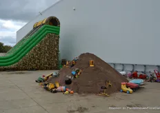 They also thought of a place for the kids to play!
