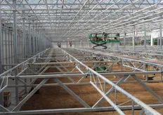 Time to construct the screens. Photo credit: Prins Greenhouses.