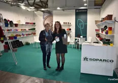 Mireille Albrech and Mathilde Auger of Spoarco. Mathilde is presenting the 14 cm thermoform pot and the 4 litre pot for roses and Mireille is holding the a new pot named Eole, a bowl.