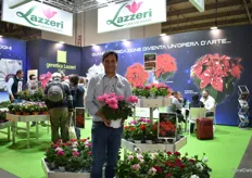 Andrea Lazzeri of Lazzeri presenting Amazonia,  a complete interspecific Pelargonium series. Special about the variety is the dark leaves and bright color.