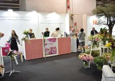 At this collective Dutch booth, arrangements are being made by Dini Holtrop.