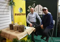 Giuseppe Carrillo and Jorge Cadenas of Pindstrup presenting substrates with Forest Gold. They have been working with the Forest Gold research for the last 30 years. In the UK, Denmark and Italy.