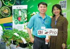 Dalat Hasfarm BioPro is specialising in sustainable horticulture.  The company Started in 2014 and is part of Dalat Hasfarm. Three major products, beneficial fungus, potting soil and insect management. Supply vegetable farms and its own farms. Le Viet Quang is Sales Supervisor and lien Nguyen Thi is manager. 