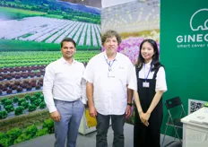 Ginegar from Israël is a one-stop shop of everything related to covers. The company works with distributors in Vietnam in the North, Dahlat and Ho Chi Minh City. All products are made in Israel. On the photo are Sumit, Arie Gemore and Ha Vu Thi Thu.