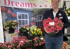 Jeroen Steenbergen (Area Manager Midwest & Ontario) has a new pink variety in the Begonia hiemalis range. Ideal for the pot production, sales as a gift or part of a mixed container.