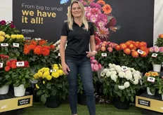 An new arial of colors in the Dahlia LaBella Range as Lauren Blume (Area Manager South & Midwest) shows here attracted a lot of interest. Their motto, “from big to small we have it all”; for every potsize a Dahlia, of which you only  need one liner per pot.
