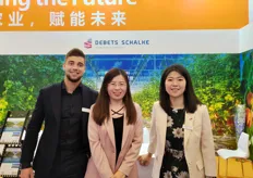 From left to right: Tim van Kester, sales manager of Debets Schalke in the Netherlands, Alice, sales manager of Shandong SGT Overseas Department, Rachel, general manager of DSBP China. SGT offers different glass options for high-tech greenhouses.