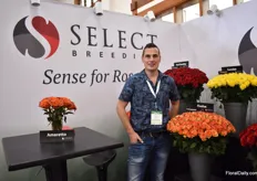 Michael de Geus of Select Breeding next to two of their new varieties, namely Red Bentley and Firefox.