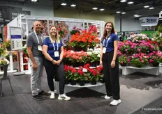 Terry Talsma, Alicain Carlson, and Lauren Kilpatrick of Syngenta Flowers presenting Mojo. It has dark foliage, bright flowers and excellent heat tolerance.