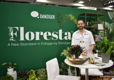 Oscar Mejicano of Danziger. At the booth they present their Floresta program, consisting of foliage.