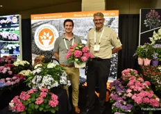 PJ Demol and Ed Vermolen of Aldershot Greenhouses presenting Tableensia from HBA. Aldershot produces the hydrangea and tabletensia from Ball and the roses from Poulsen in Denmark.