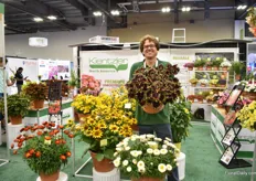 Dane Rinehart of Kientzler North America with Coleus Terrascape Witches Brew, a brand new serie. Landscape variety and the leave color is attracting a lot of interest.