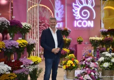 Jan Haaksman of Icon Selections. This carnation breeder won two prices in the category Best Chrysanthemum disbud with Philadelphia and the second prize in the category spray chrysanthemum with Raspberry Brûlée.