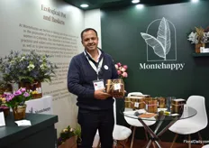 Nelson Portilla of Montehappy, a producer of Ecological pot and baskets. The product is made out of banana leaves and ecological liner. Available in different designs.