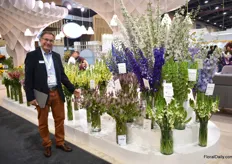 Guaqueta Trading is one of their main distributors in Colombia. Jean Paul is standing next to one of their highlight, Matilda, Delphinium Pacific and Magic Fountain. The market for these delphiniums is hot.