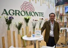 Daniel Maldonado of Agromonte. For over the last 5 years they are trialing lisianthus and for the last year they are exporting them on a regular basis as one of the first and probably only growers.