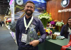 At the show, Elkin Farfan won the prize young future of Floriculture.
