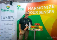 Stephan Vonk with Harmoniz Seeds, showing the resistant varieties that have been launched.