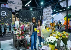 Andrea Chaparro and Ganriela Cruz with PPC flexible packaging, offering the Thrive product catalogue