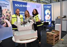 Nico Rubio, Lena Füllgrabe and Stella Hallbach of Smurfit Kappa presented their packaging material and especially the fountain which is completely made out of paper-based material. It is waterproof paper. Of course they were presenting a lot of other packaging solutions too.