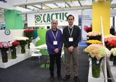 Rodolfo La Rota and Jorge Enrique Raminez of Cactus presenting roses and carnations.