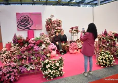 At the Red Lands Roses stand, the sofa with flowers attracted a lot of attention.